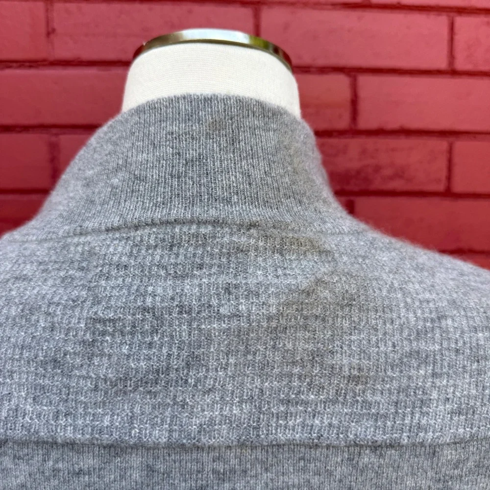 Tahari sweatshirt good
